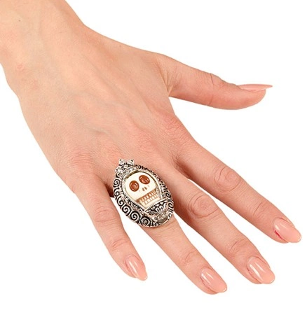 Bague argentée avec crâne blanc et strass 2