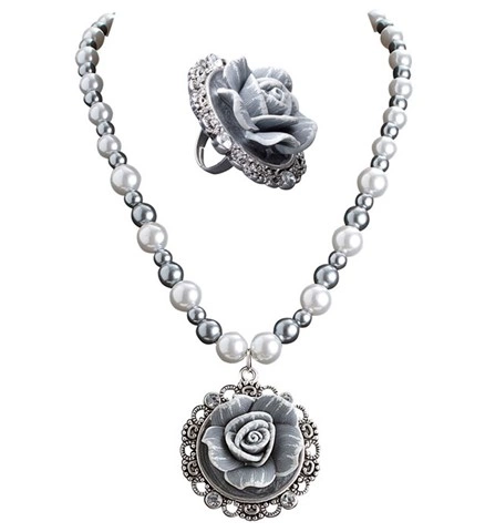 Parure baroque collier de perles et bague camée rose 2