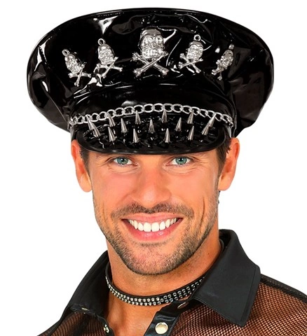 Casquette de rocker en vinyle cloutée avec crânes et chaînes 2