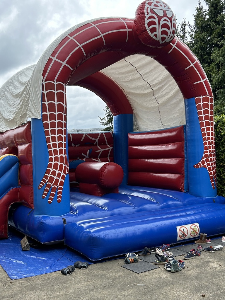 Château gonflable  Spiderman couvert