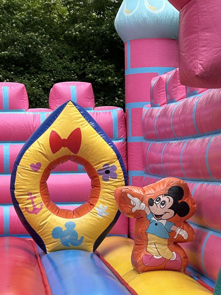 Château gonflable Mickey & Friends avec obstacles