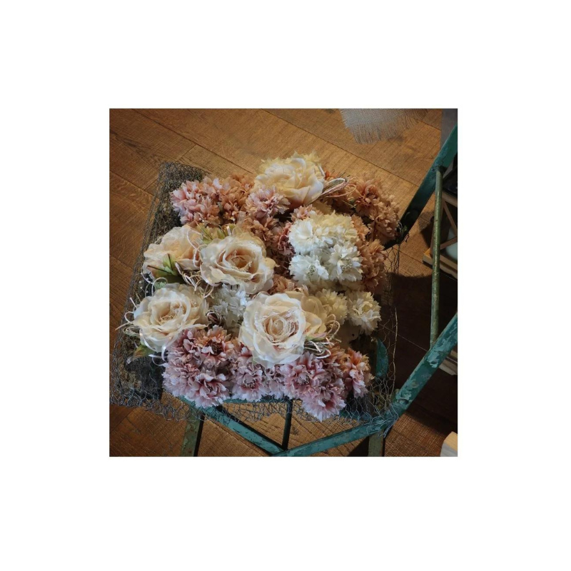 Fleur en dentelle et perles 