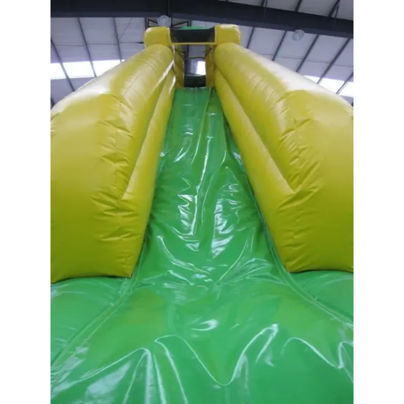 Structure-Gonflable-Toboggan-Géant-Mur-d_Escalade-Photo-Toboggan.webp