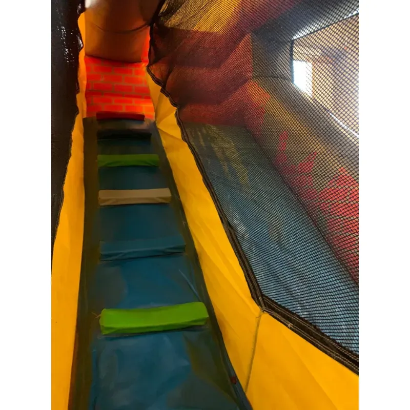 Château Gonflable Bob le Bricoleur Photo Escaliers et Toboggan.webp