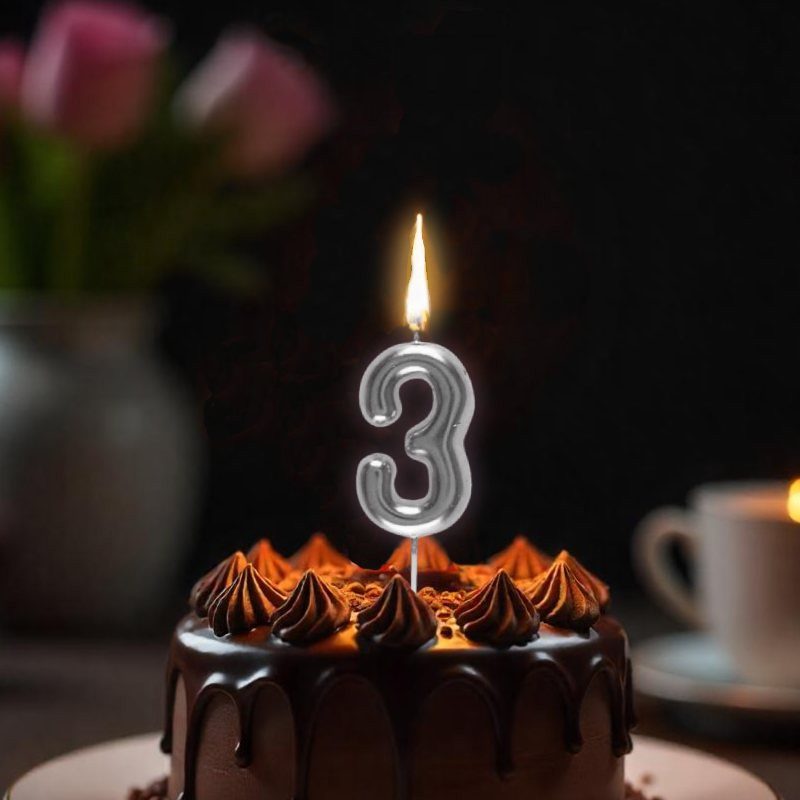 Bougie anniversaire chiffre 2 argent métallisé - vue 2