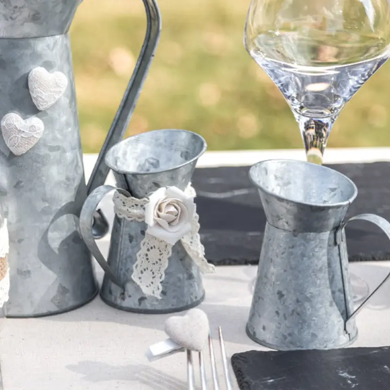 Cruche à lait en zinc