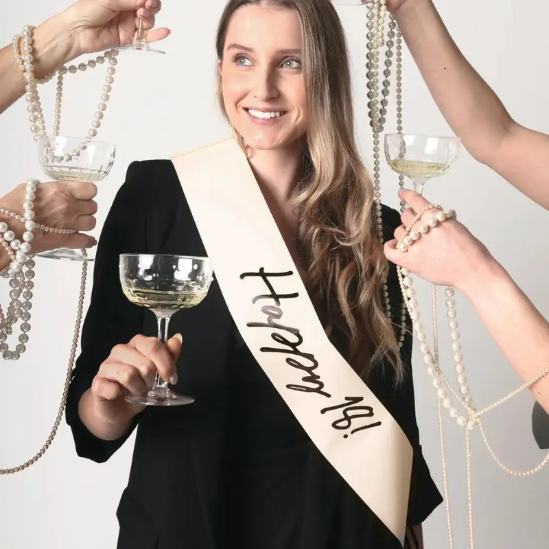 Echarpe anniversaire crème et noire - 18 ans