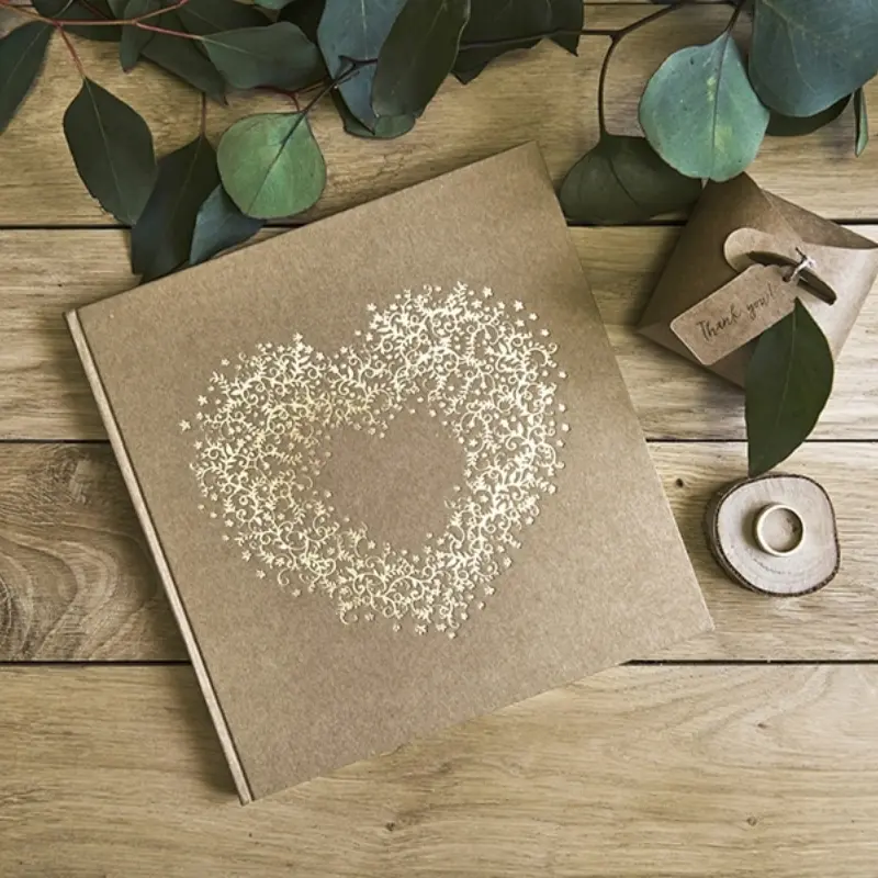 Livre d'or kraft et or avec coeur gravé