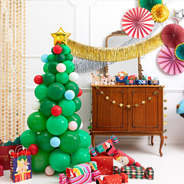 Weihnachtsbaum aus Luftballons