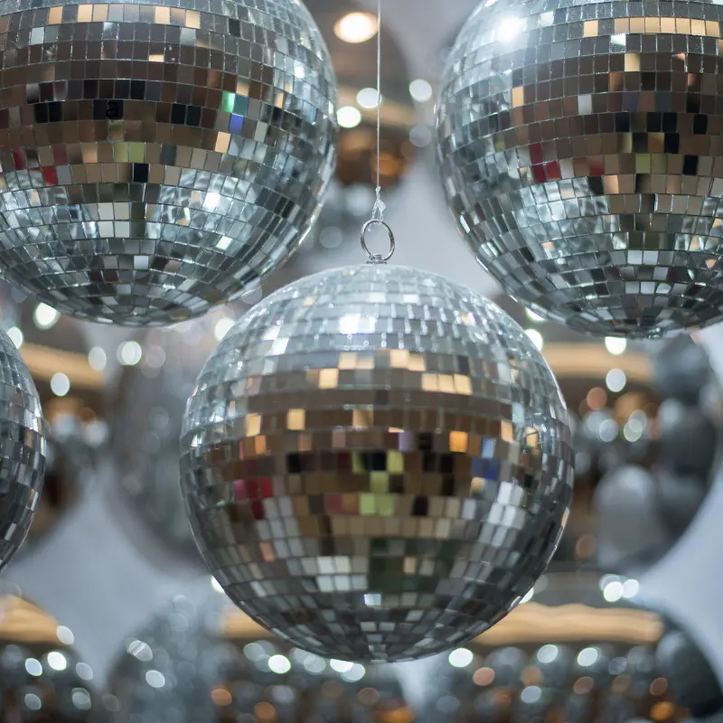 6 silberne Discokugeln