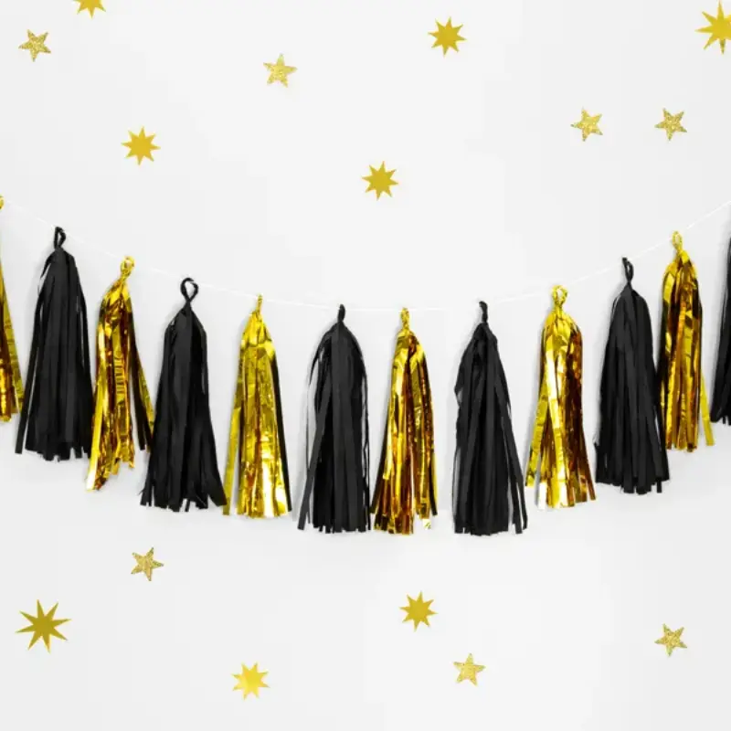 Garland pompoms gold and black
