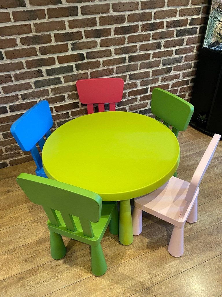 [MOBILIER02] Kindertisch rund mit 4 Hockern mieten