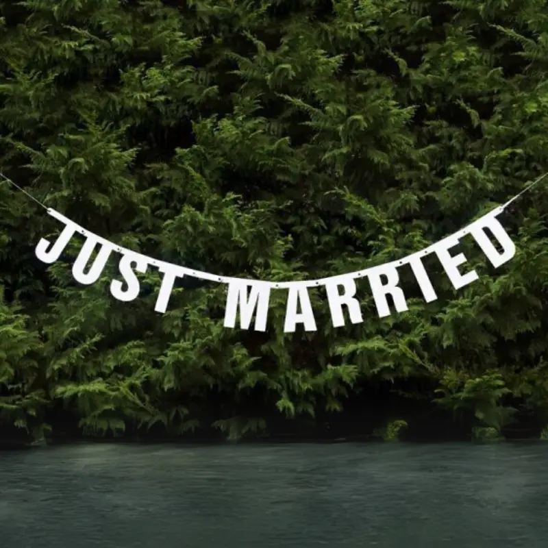 [PARGRL15] "Just Married" White Glitter Garland - 170 cm