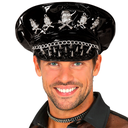 Casquette de rocker en vinyl cloutée avec crânes et chaines 