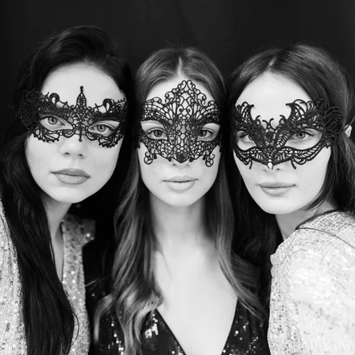 Masque noir en dentelle 